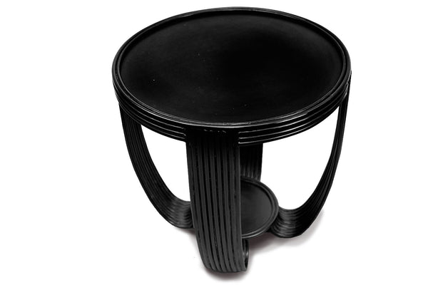 Ansicht auf die obere Holzplatte des Besistelltisches mit Stahlrohrrahmen