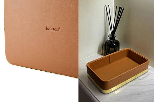 rechteckige braune Schale und das Markenlogo auf dem Kunstleder