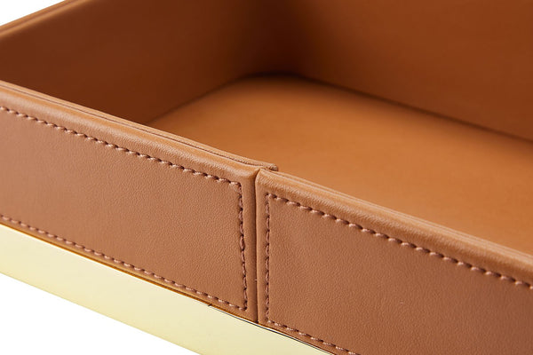 Nähte im Kunstleder auf goldenem Metallrahamen der braunen Schale