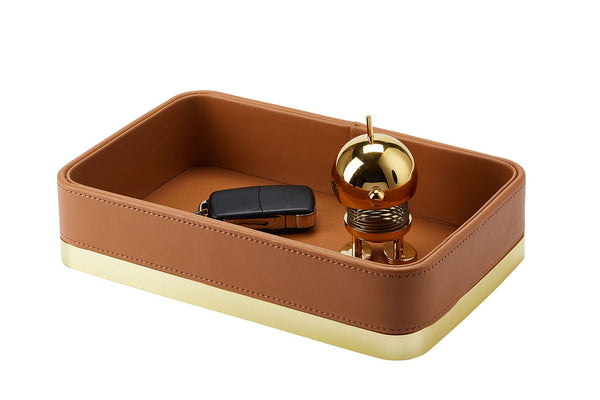 rechteckige cognacfarbene Kunstlederschale mit Inhalten