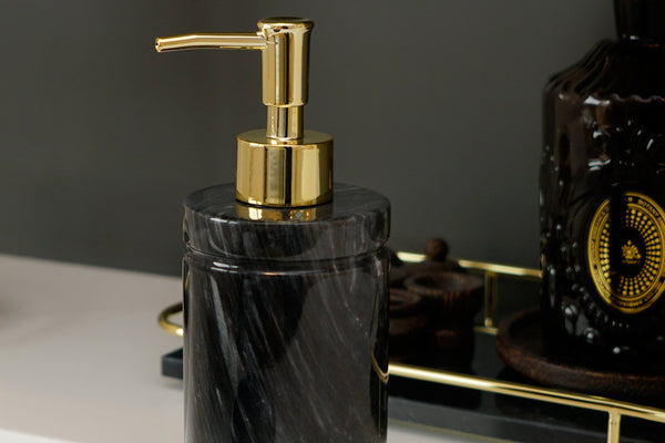 Seofenspender oberer Teil neben anderen Produkten