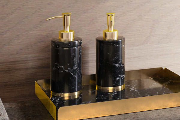 zwei Seifenspender Mormor nebeneinander