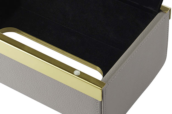 Nahansicht der geöffneten grauen Kosmetiktuchbox