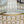 goldfarbener Metallrahmen und Glaspaltte des Couchtischs 