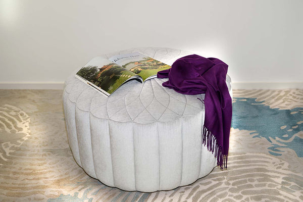 Blossom Ottoman mit Magazin und einem Tuch